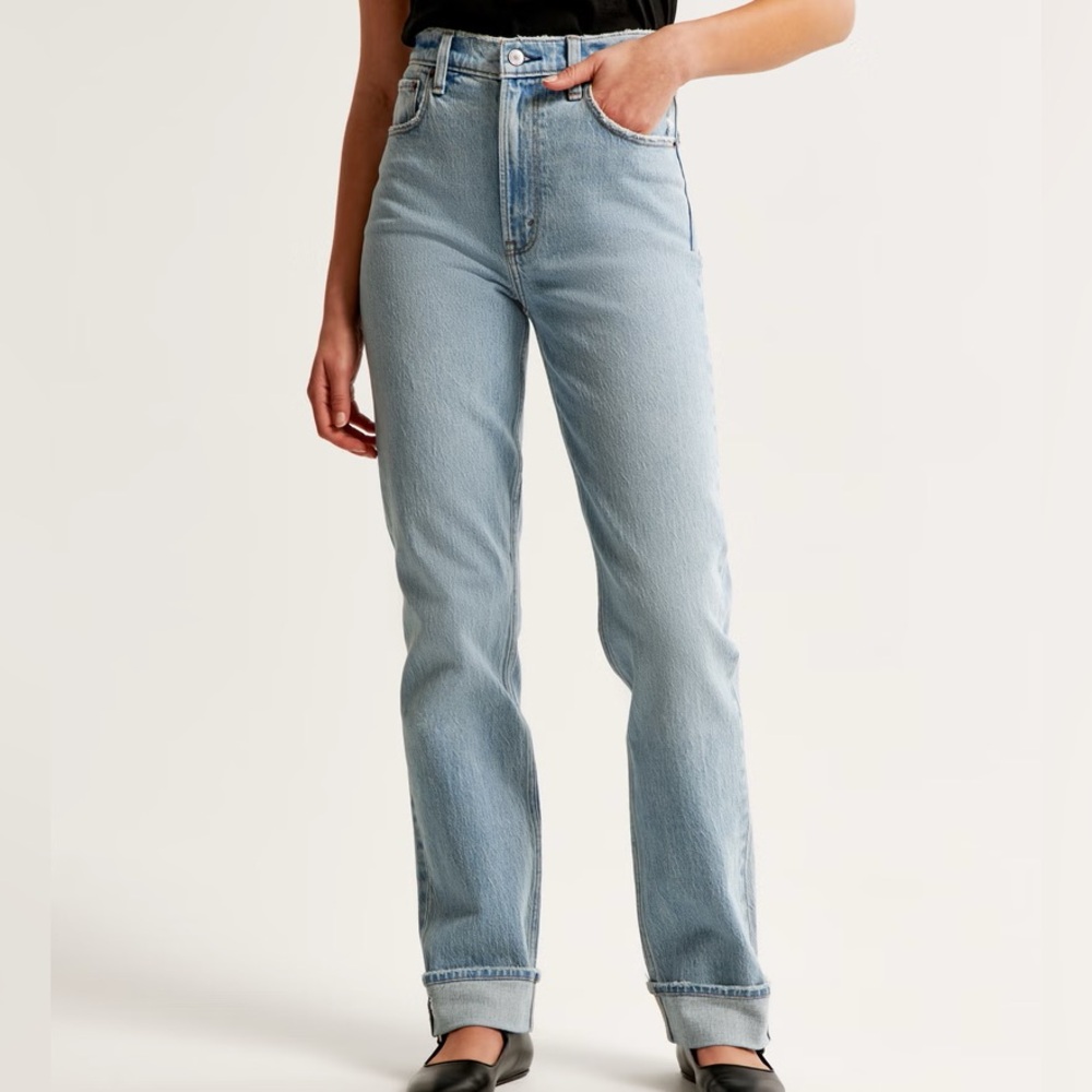 Abercrombie & Fitch 90s Straight Ultra High Rise Jean Light Wash